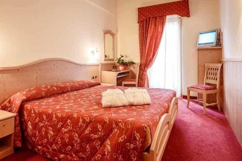 Beverly Alps Hotel & Spa Pinzolo Exterior foto