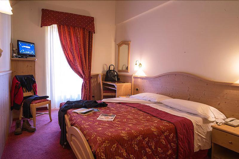 Beverly Alps Hotel & Spa Pinzolo Exterior foto