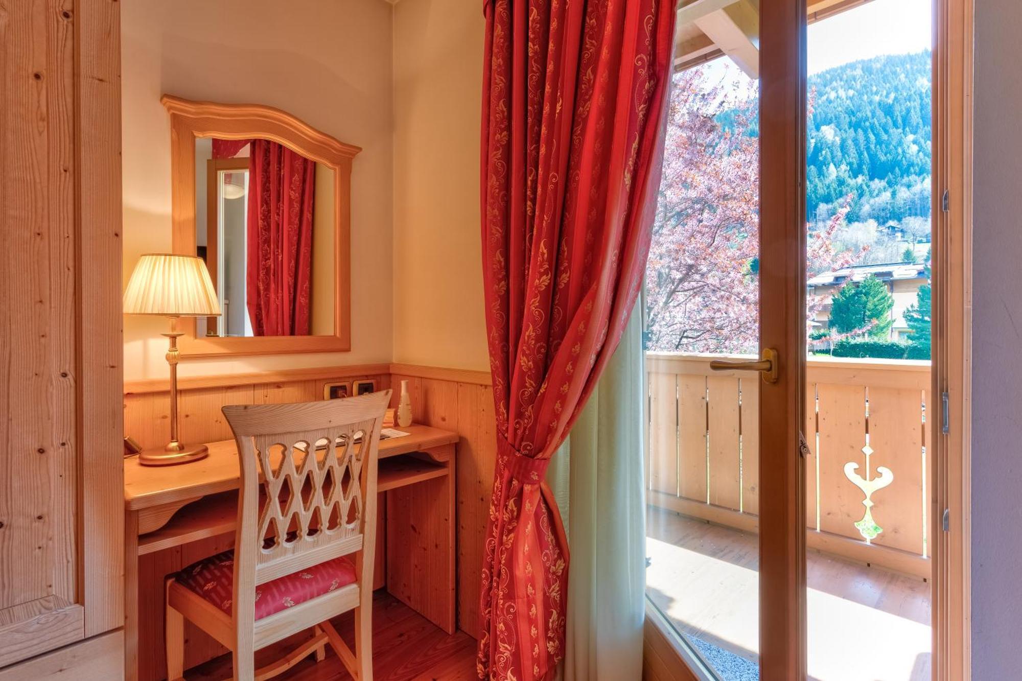 Beverly Alps Hotel & Spa Pinzolo Habitación foto