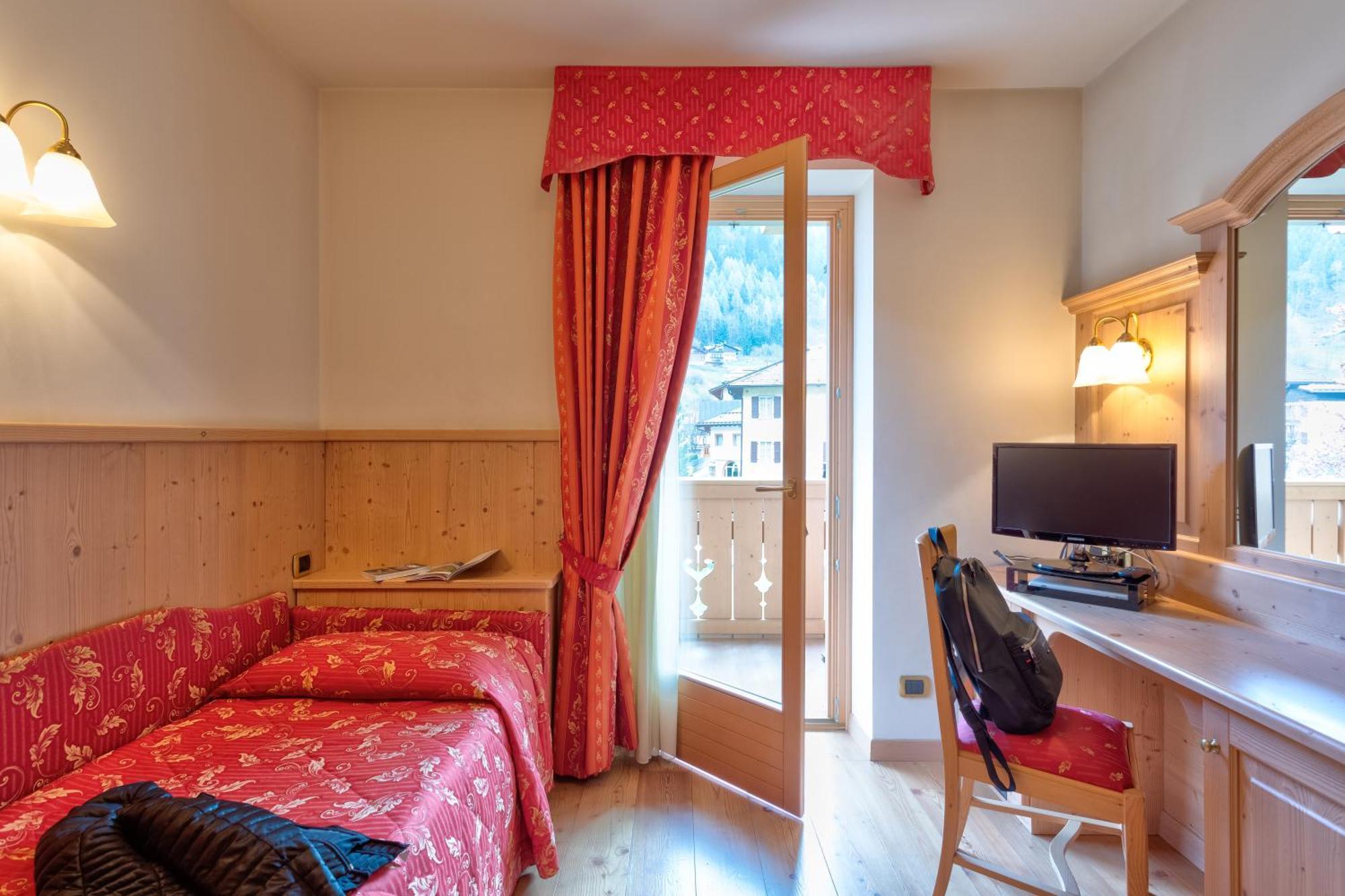 Beverly Alps Hotel & Spa Pinzolo Habitación foto