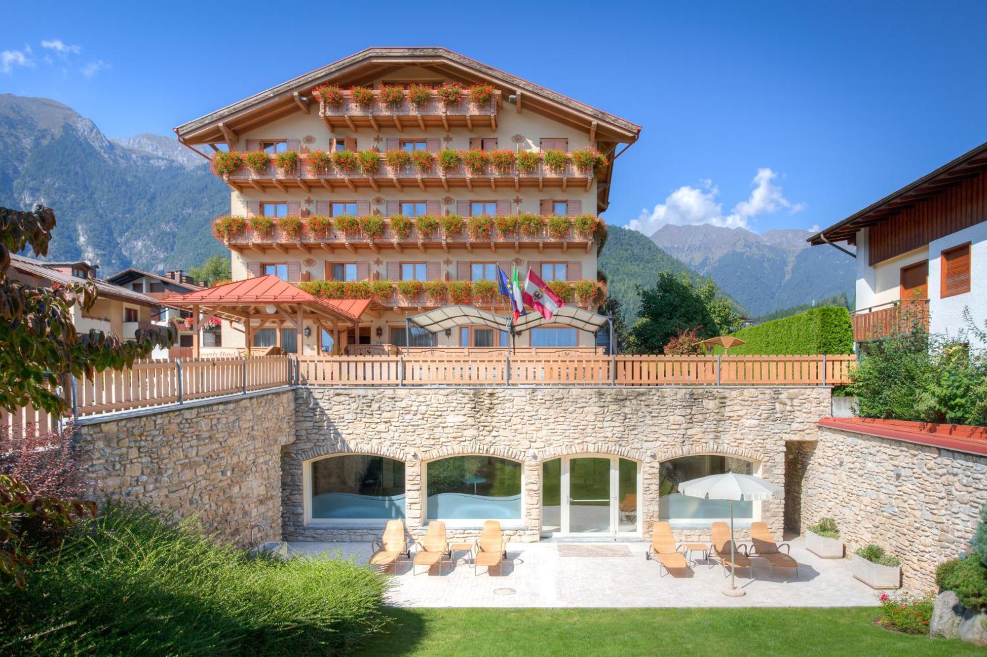 Beverly Alps Hotel & Spa Pinzolo Exterior foto