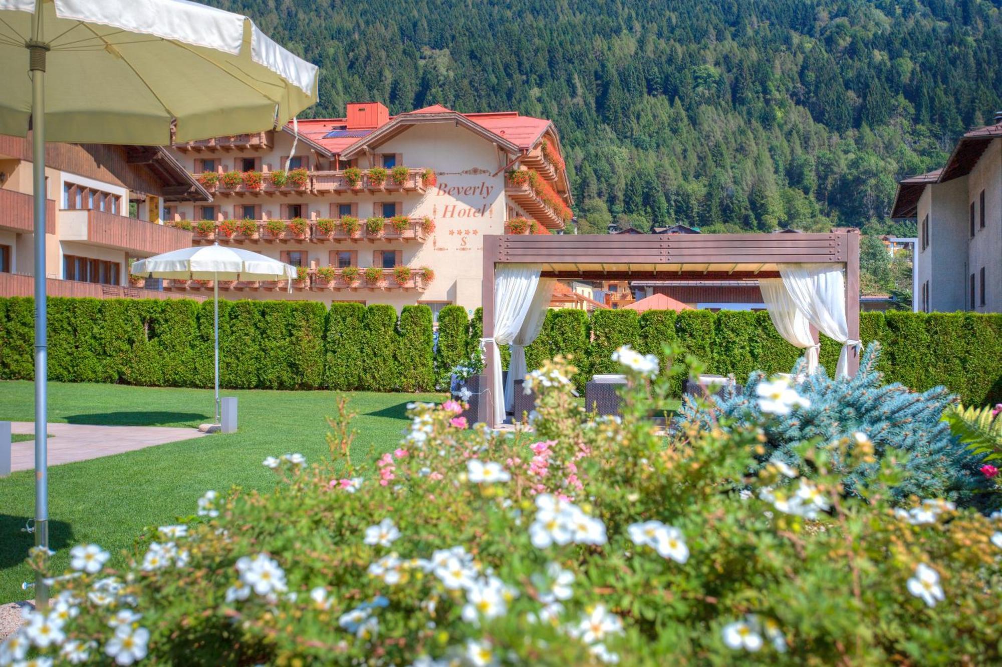 Beverly Alps Hotel & Spa Pinzolo Exterior foto