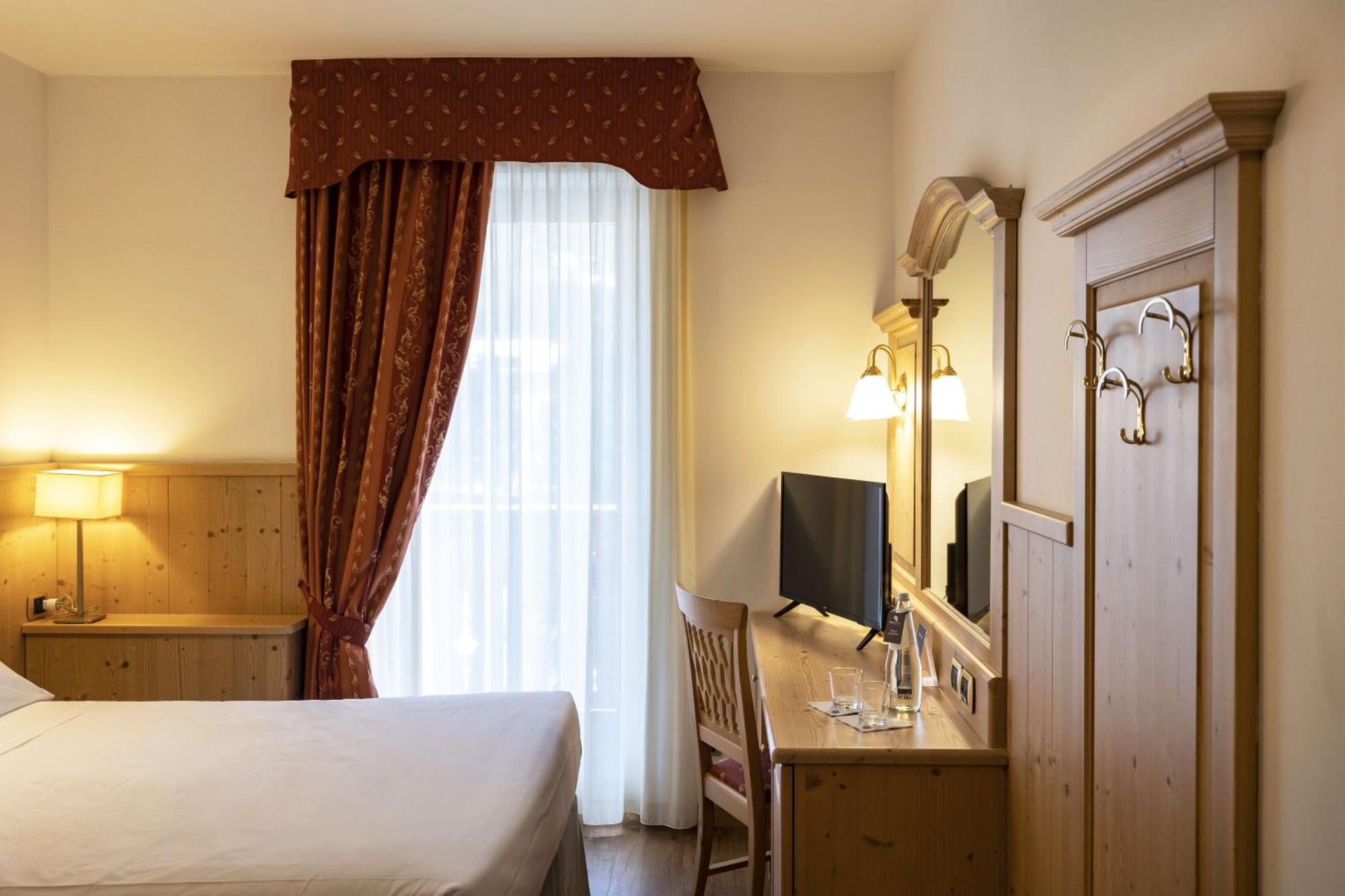 Beverly Alps Hotel & Spa Pinzolo Habitación foto