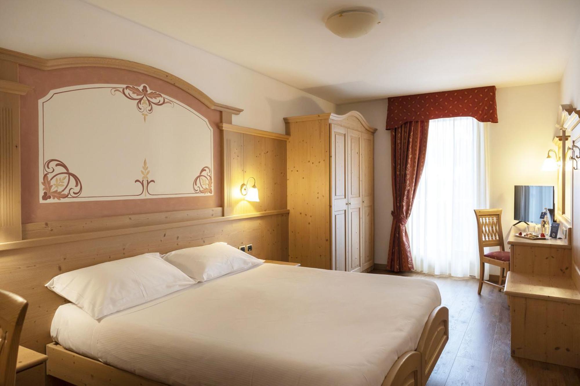 Beverly Alps Hotel & Spa Pinzolo Exterior foto