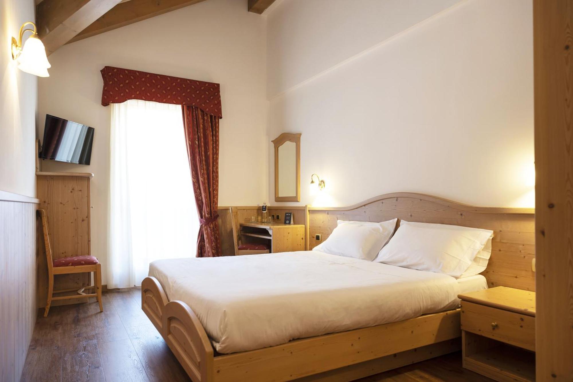 Beverly Alps Hotel & Spa Pinzolo Exterior foto