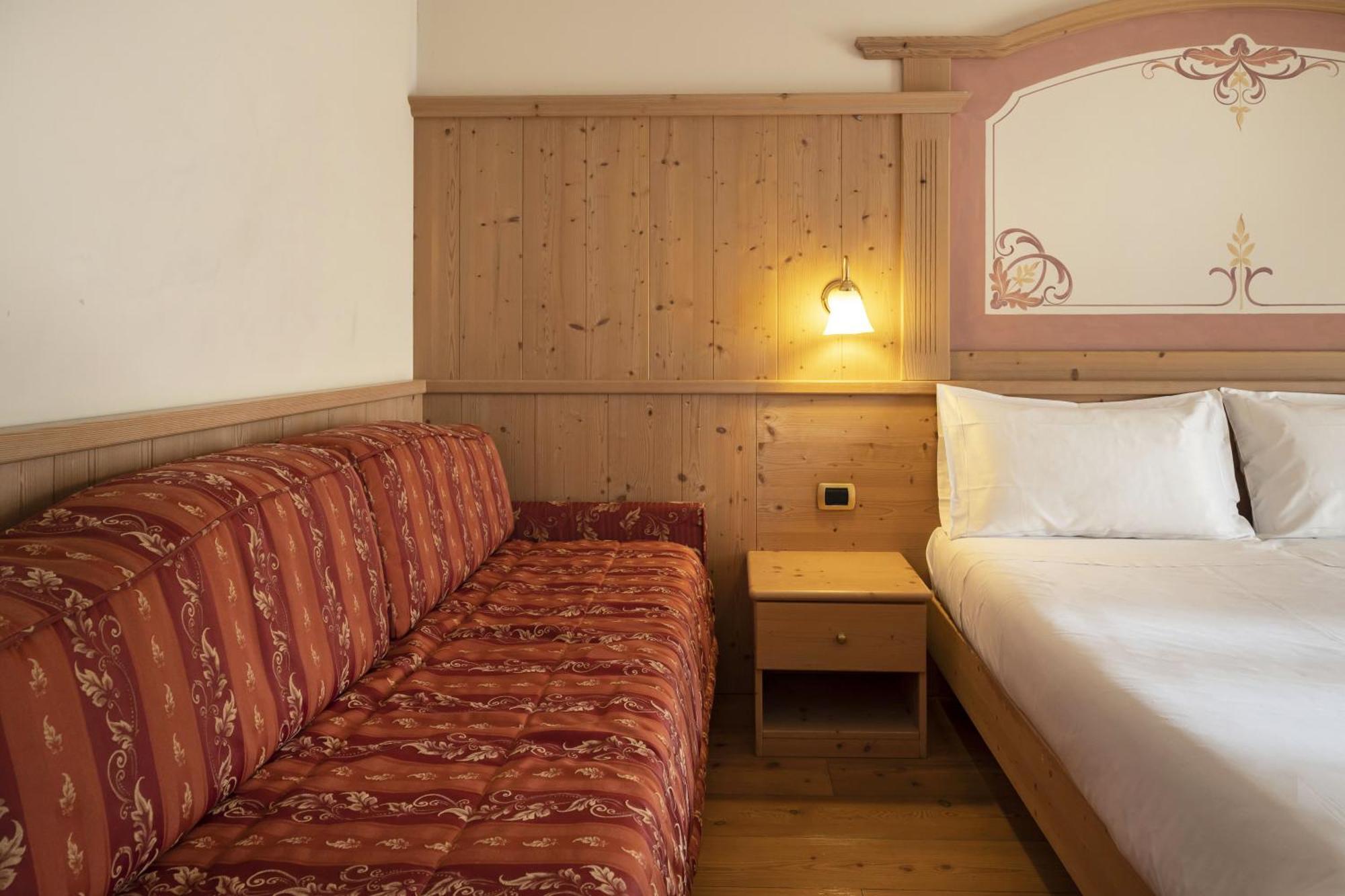 Beverly Alps Hotel & Spa Pinzolo Habitación foto