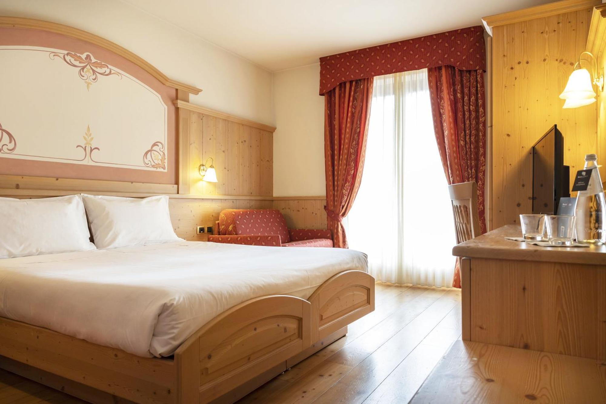 Beverly Alps Hotel & Spa Pinzolo Exterior foto
