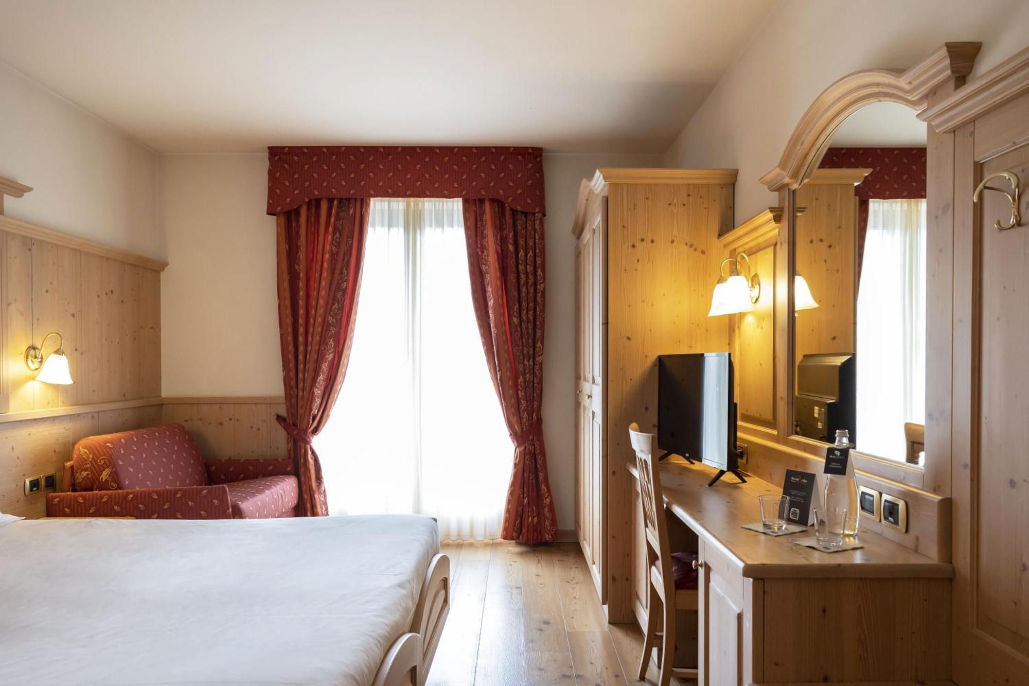Beverly Alps Hotel & Spa Pinzolo Habitación foto