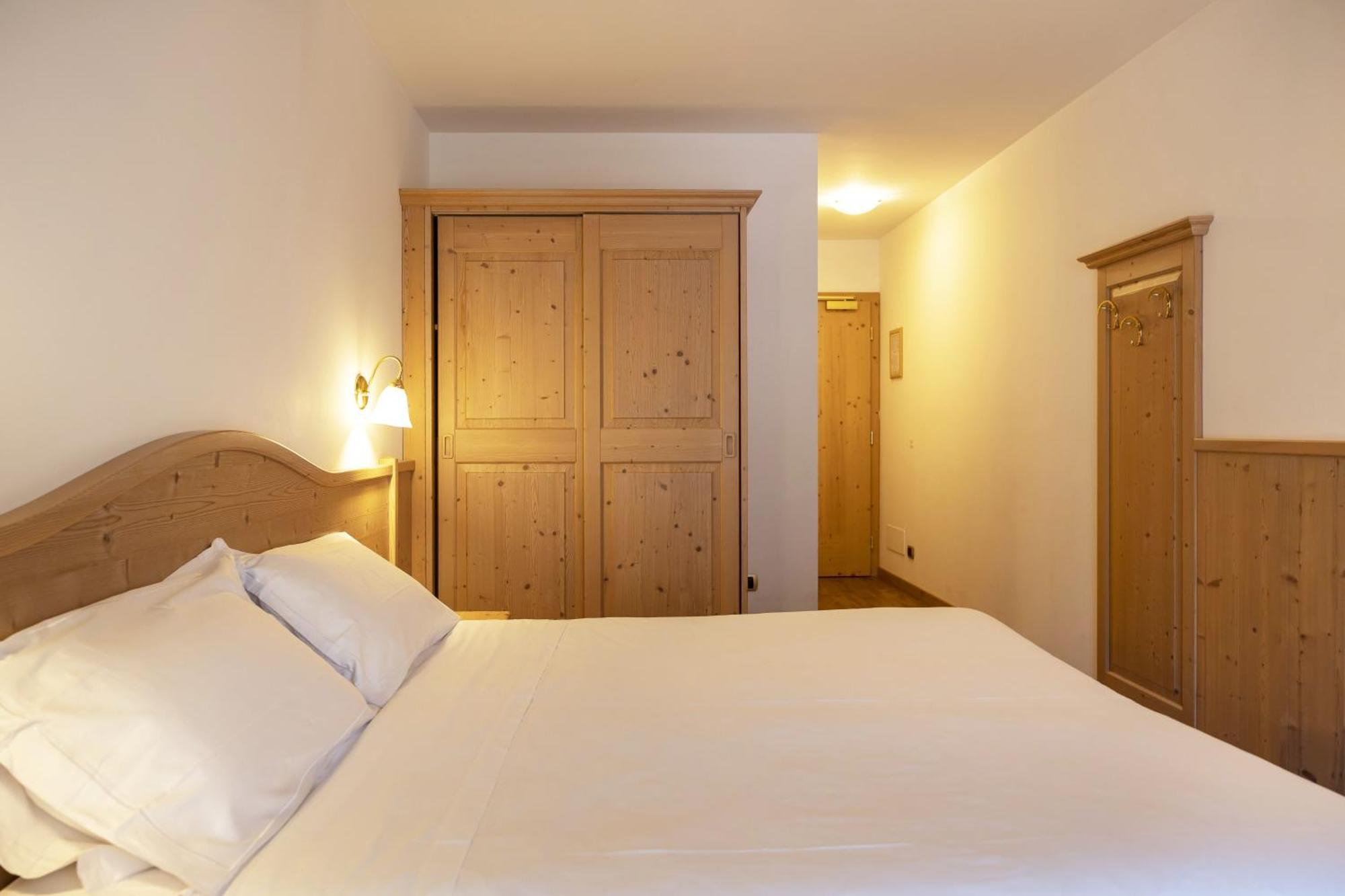 Beverly Alps Hotel & Spa Pinzolo Habitación foto